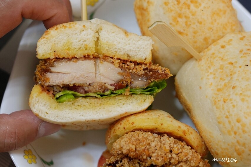 桃園人氣中西式早午餐|Eat here吃這炭火土司~桃園版丹丹!早午餐吃蚵仔麵線、粉漿蛋餅,推出雙十節連假限