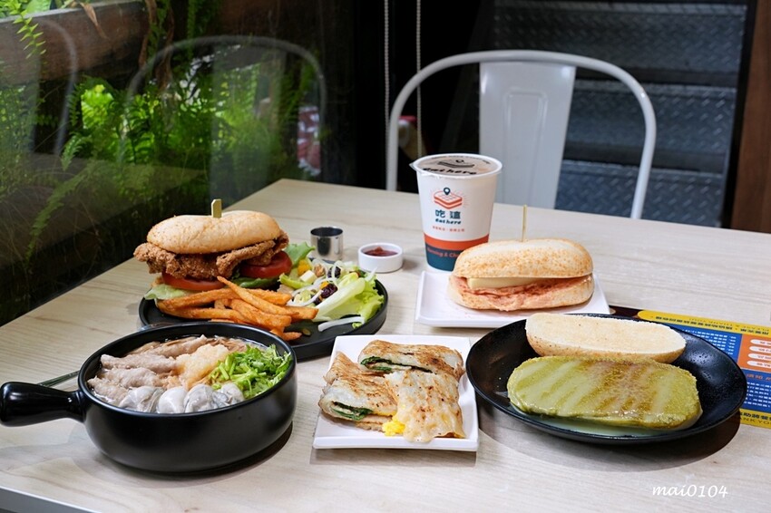 桃園人氣中西式早午餐|Eat here吃這炭火土司~桃園版丹丹!早午餐吃蚵仔麵線、粉漿蛋餅,推出雙十節連假限
