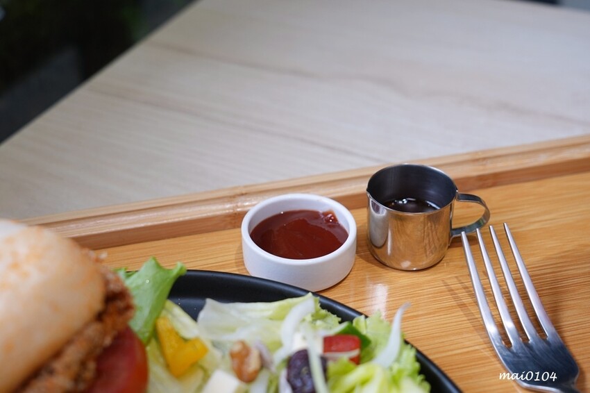 桃園人氣中西式早午餐|Eat here吃這炭火土司~桃園版丹丹!早午餐吃蚵仔麵線、粉漿蛋餅,推出雙十節連假限