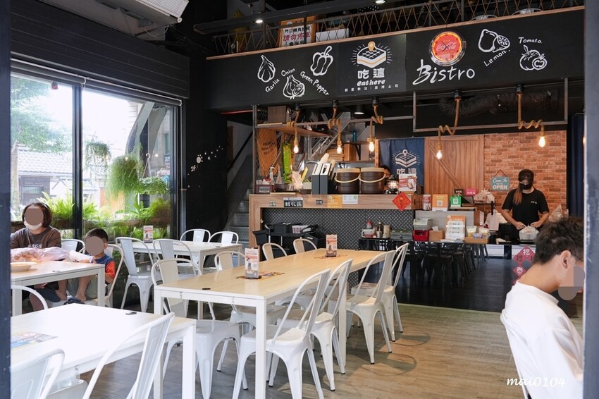 桃園人氣中西式早午餐|Eat here吃這炭火土司~桃園版丹丹!早午餐吃蚵仔麵線、粉漿蛋餅,推出雙十節連假限