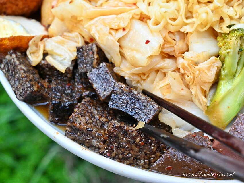秘醬滷味｜台中必吃冷滷再開分店，獨家秘方滷製，搭配醬汁超銷魂，這幾樣必點！
