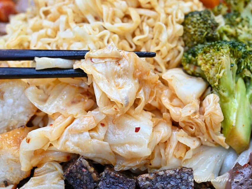 秘醬滷味｜台中必吃冷滷再開分店，獨家秘方滷製，搭配醬汁超銷魂，這幾樣必點！