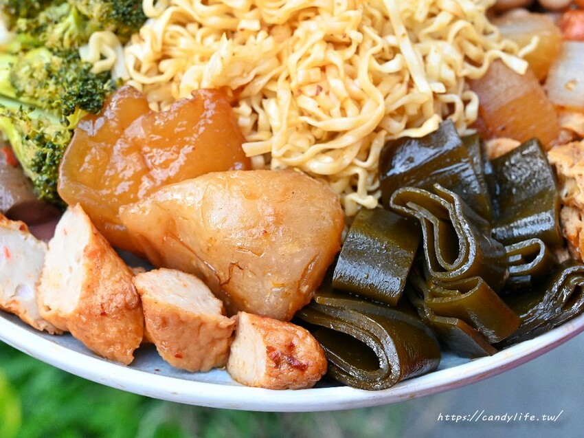 秘醬滷味｜台中必吃冷滷再開分店，獨家秘方滷製，搭配醬汁超銷魂，這幾樣必點！