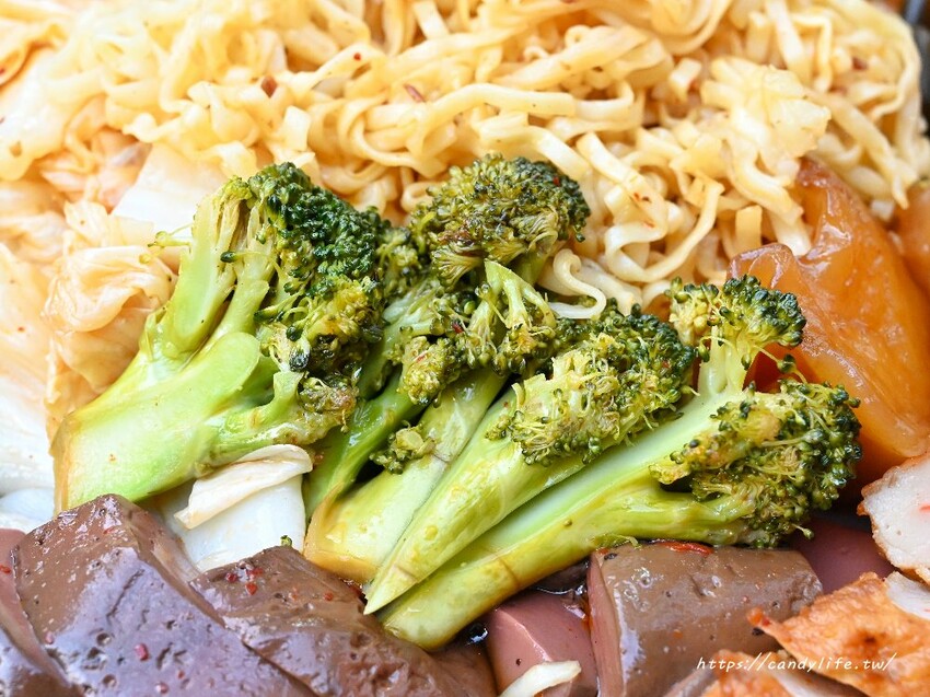 秘醬滷味｜台中必吃冷滷再開分店，獨家秘方滷製，搭配醬汁超銷魂，這幾樣必點！