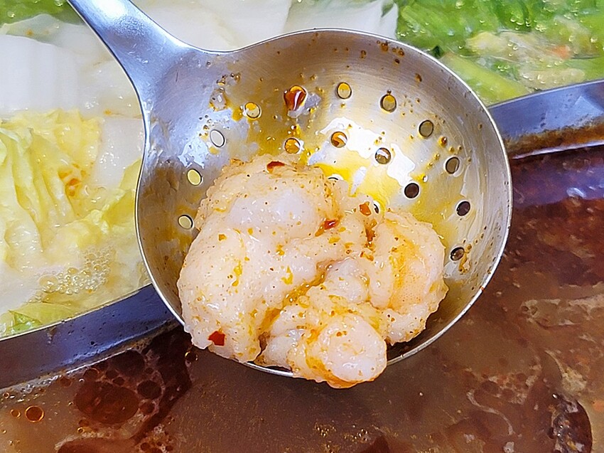 崇德路美食正在沸騰中！！少見酸白菜、麻辣鴛鴦鍋結合特色私房菜，吃過一次就會上癮的滋味，營業到凌晨消夜新選擇！！