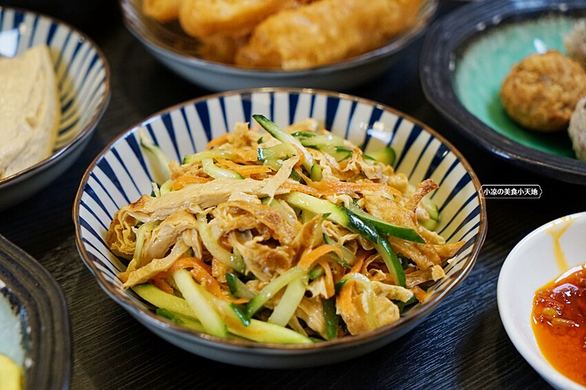 崇德路美食正在沸騰中！！少見酸白菜、麻辣鴛鴦鍋結合特色私房菜，吃過一次就會上癮的滋味，營業到凌晨消夜新選擇！！