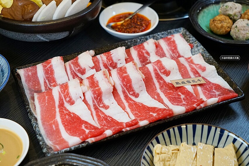 崇德路美食正在沸騰中！！少見酸白菜、麻辣鴛鴦鍋結合特色私房菜，吃過一次就會上癮的滋味，營業到凌晨消夜新選擇！！