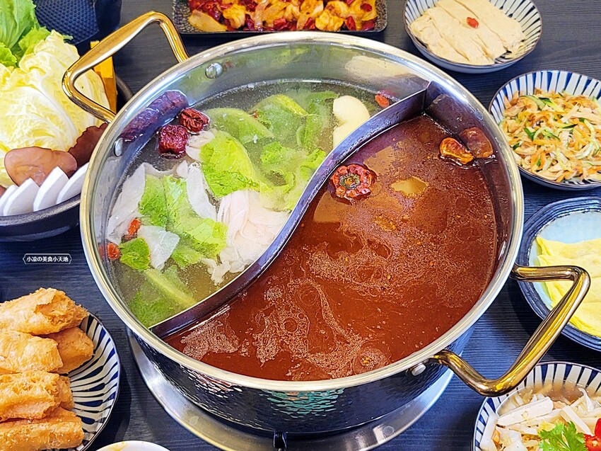 崇德路美食正在沸騰中！！少見酸白菜、麻辣鴛鴦鍋結合特色私房菜，吃過一次就會上癮的滋味，營業到凌晨消夜新選擇！！