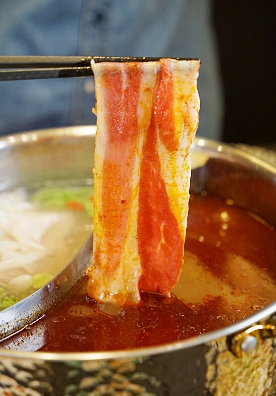 崇德路美食正在沸騰中！！少見酸白菜、麻辣鴛鴦鍋結合特色私房菜，吃過一次就會上癮的滋味，營業到凌晨消夜新選擇！！