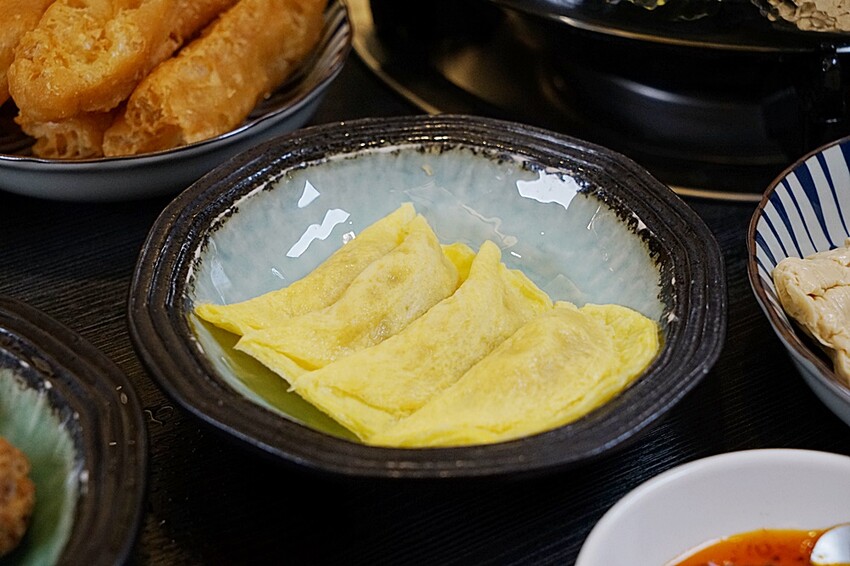 崇德路美食正在沸騰中！！少見酸白菜、麻辣鴛鴦鍋結合特色私房菜，吃過一次就會上癮的滋味，營業到凌晨消夜新選擇！！