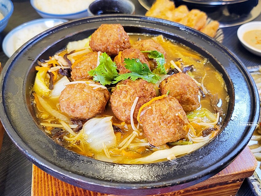 崇德路美食正在沸騰中！！少見酸白菜、麻辣鴛鴦鍋結合特色私房菜，吃過一次就會上癮的滋味，營業到凌晨消夜新選擇！！