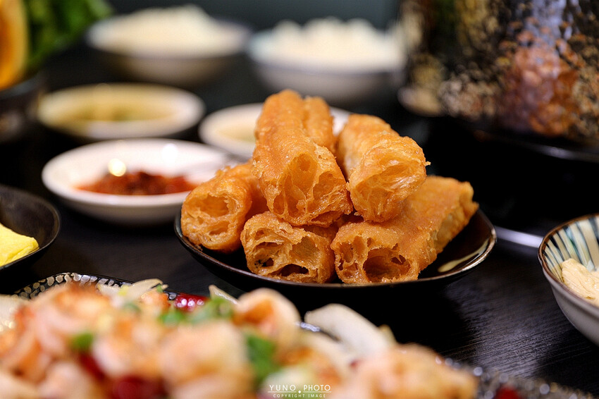 香氣四溢的川式麻辣鍋結合私房料理、功夫涼菜 營業到凌晨消夜新選擇｜洞豆腐酸白菜麻辣鍋(台中北屯火鍋)