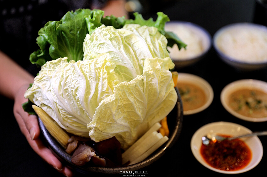 香氣四溢的川式麻辣鍋結合私房料理、功夫涼菜 營業到凌晨消夜新選擇｜洞豆腐酸白菜麻辣鍋(台中北屯火鍋)