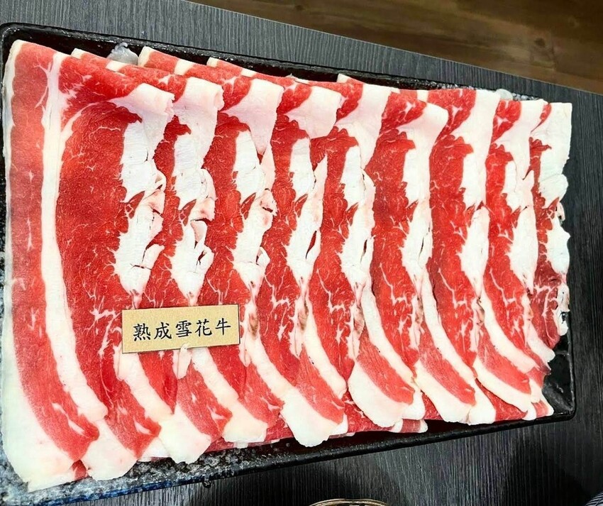 香氣四溢的川式麻辣鍋結合私房料理、功夫涼菜 營業到凌晨消夜新選擇｜洞豆腐酸白菜麻辣鍋(台中北屯火鍋)