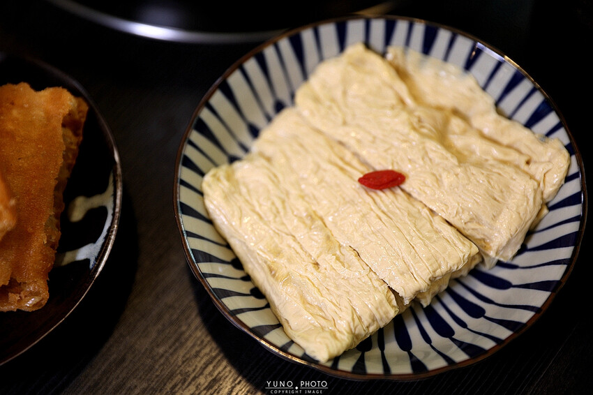 香氣四溢的川式麻辣鍋結合私房料理、功夫涼菜 營業到凌晨消夜新選擇｜洞豆腐酸白菜麻辣鍋(台中北屯火鍋)
