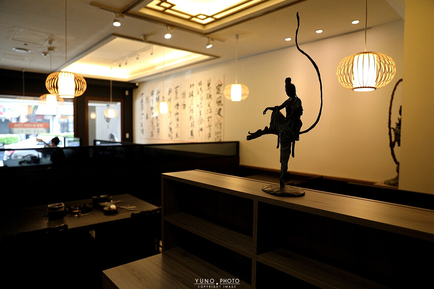 香氣四溢的川式麻辣鍋結合私房料理、功夫涼菜 營業到凌晨消夜新選擇｜洞豆腐酸白菜麻辣鍋(台中北屯火鍋)