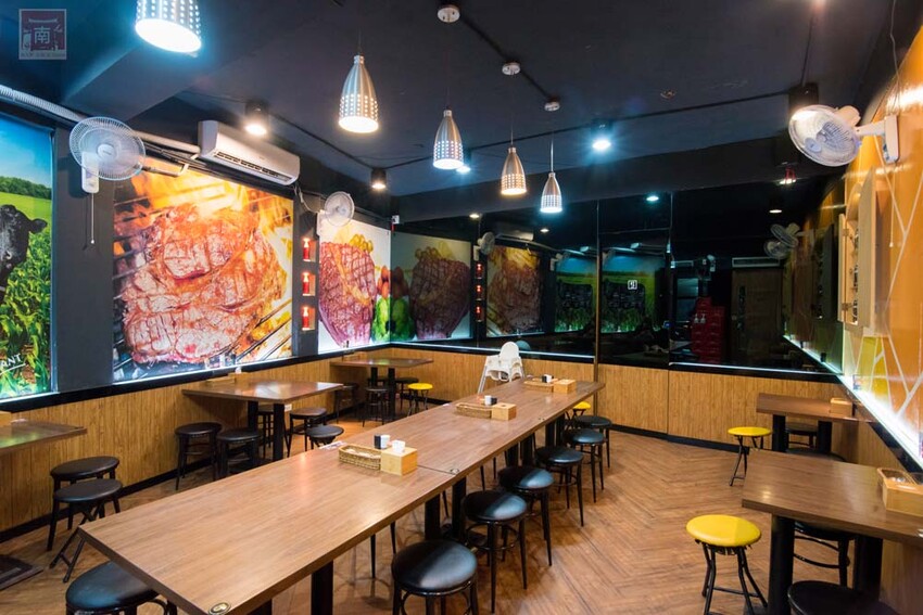 【臺南美食】肉品等級跟五星級和高級餐廳一樣，牛肉全面升級為Prime等級，搭配龍眼木碳烤增加炭香味~哞王職人原味炭烤牛排 - 南人幫