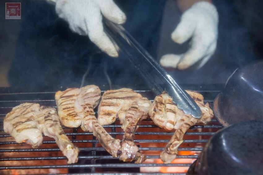 【臺南美食】肉品等級跟五星級和高級餐廳一樣，牛肉全面升級為Prime等級，搭配龍眼木碳烤增加炭香味~哞王職人原味炭烤牛排 - 南人幫