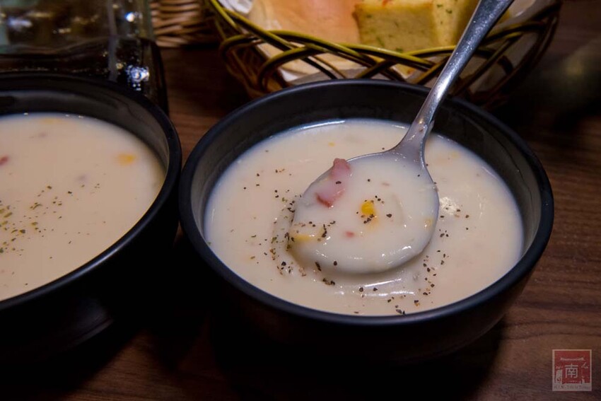 【臺南美食】肉品等級跟五星級和高級餐廳一樣，牛肉全面升級為Prime等級，搭配龍眼木碳烤增加炭香味~哞王職人原味炭烤牛排 - 南人幫