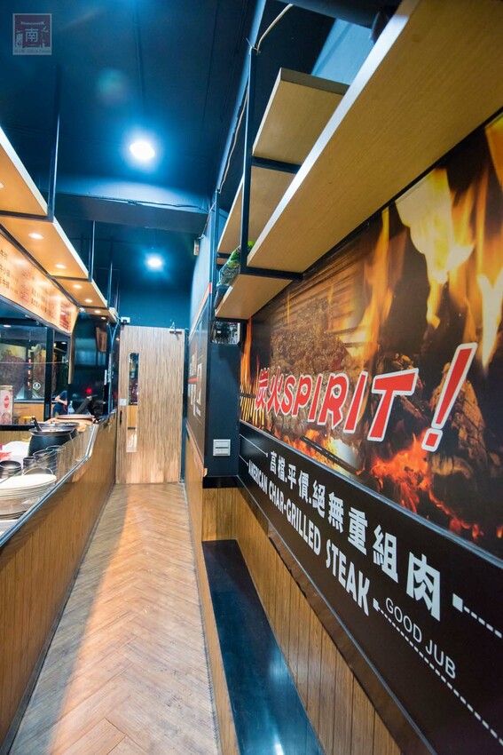 【臺南美食】肉品等級跟五星級和高級餐廳一樣，牛肉全面升級為Prime等級，搭配龍眼木碳烤增加炭香味~哞王職人原味炭烤牛排 - 南人幫