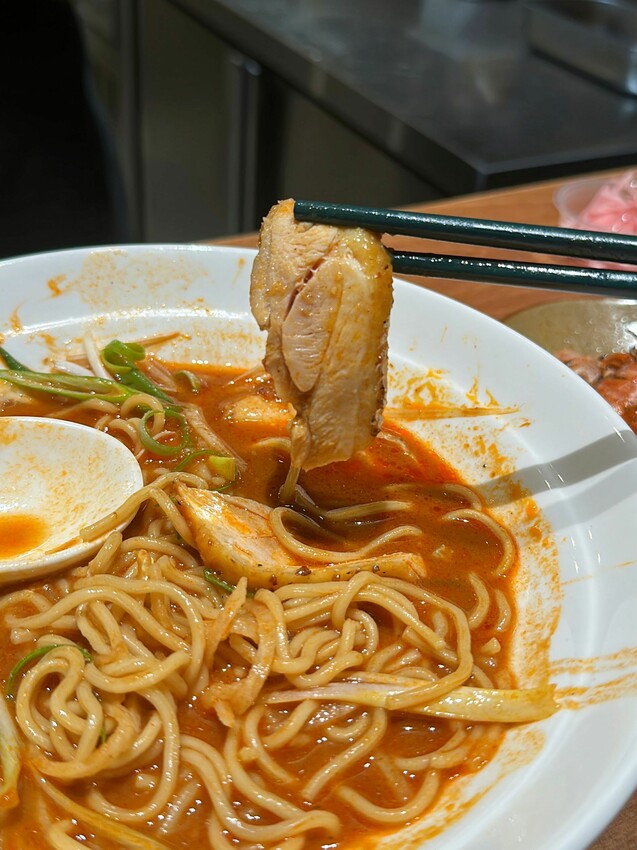 [台中西區]無魚Shrimp Ramen｜隱身在模範菜市場裡的職人拉麵店｜店內僅7人座位｜每日限量 慢來就吃不到嘍！ - 萍姐愛分享