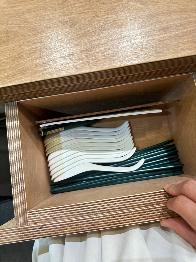 [台中西區]無魚Shrimp Ramen｜隱身在模範菜市場裡的職人拉麵店｜店內僅7人座位｜每日限量 慢來就吃不到嘍！ - 萍姐愛分享