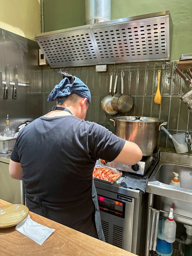 [台中西區]無魚Shrimp Ramen｜隱身在模範菜市場裡的職人拉麵店｜店內僅7人座位｜每日限量 慢來就吃不到嘍！ - 萍姐愛分享