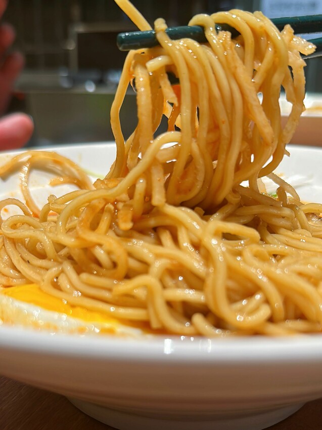 [台中西區]無魚Shrimp Ramen｜隱身在模範菜市場裡的職人拉麵店｜店內僅7人座位｜每日限量 慢來就吃不到嘍！ - 萍姐愛分享