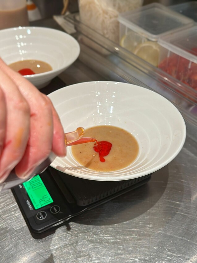 [台中西區]無魚Shrimp Ramen｜隱身在模範菜市場裡的職人拉麵店｜店內僅7人座位｜每日限量 慢來就吃不到嘍！ - 萍姐愛分享
