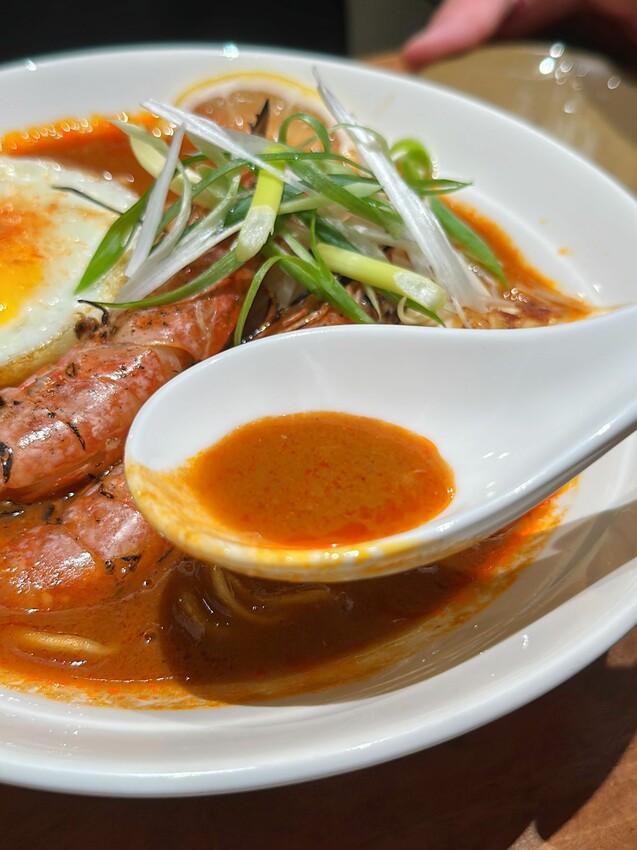 [台中西區]無魚Shrimp Ramen｜隱身在模範菜市場裡的職人拉麵店｜店內僅7人座位｜每日限量 慢來就吃不到嘍！ - 萍姐愛分享