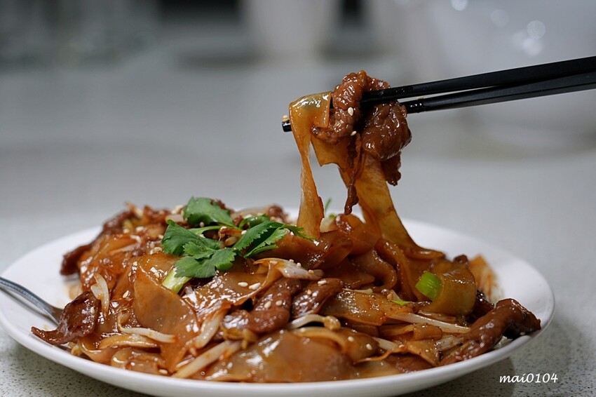 新北市新店區新店美食｜宸軒園粵菜海鮮（中興店）～芋泥香酥鴨、乾炒牛河粉、金沙子排道道經典美味，就在新店區公所捷運