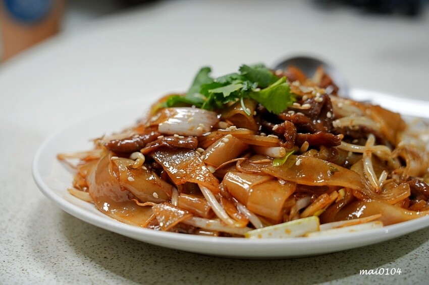新北市新店區新店美食｜宸軒園粵菜海鮮（中興店）～芋泥香酥鴨、乾炒牛河粉、金沙子排道道經典美味，就在新店區公所捷運