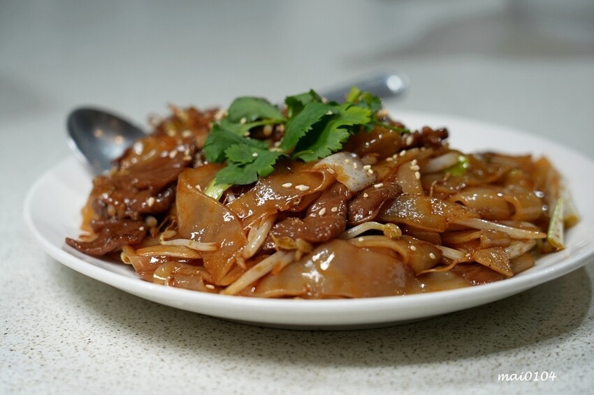 新北市新店區新店美食｜宸軒園粵菜海鮮（中興店）～芋泥香酥鴨、乾炒牛河粉、金沙子排道道經典美味，就在新店區公所捷運