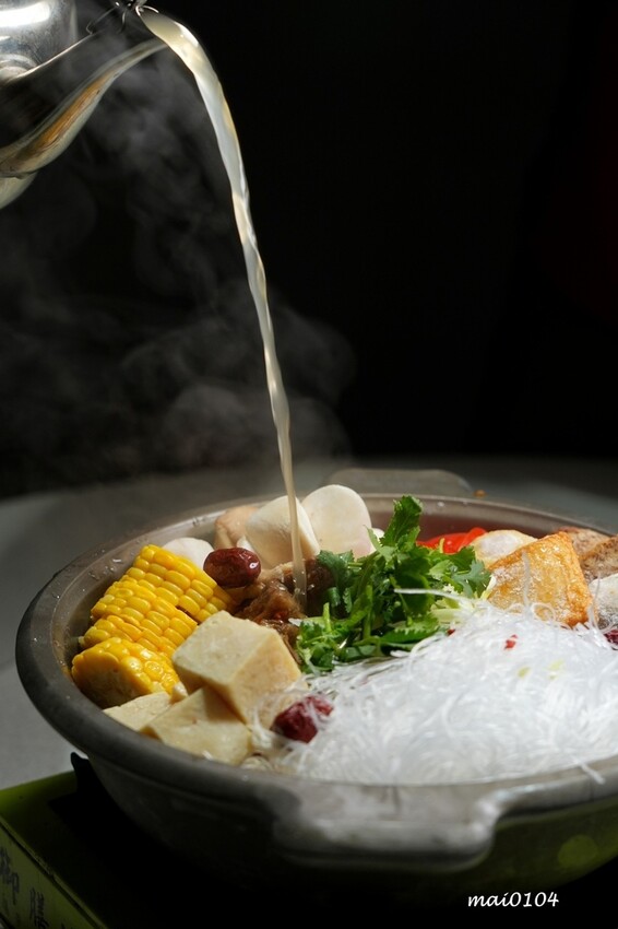 新北市新店區新店美食｜宸軒園粵菜海鮮（中興店）～芋泥香酥鴨、乾炒牛河粉、金沙子排道道經典美味，就在新店區公所捷運