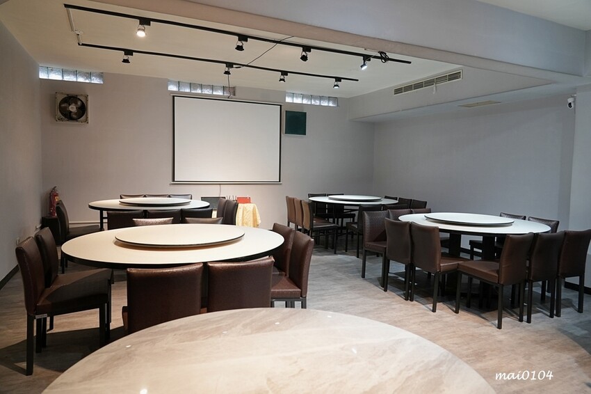 新北市新店區新店美食｜宸軒園粵菜海鮮（中興店）～芋泥香酥鴨、乾炒牛河粉、金沙子排道道經典美味，就在新店區公所捷運