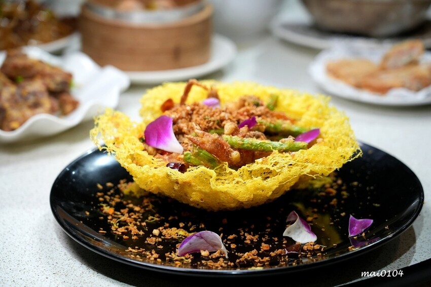 新北市新店區新店美食｜宸軒園粵菜海鮮（中興店）～芋泥香酥鴨、乾炒牛河粉、金沙子排道道經典美味，就在新店區公所捷運