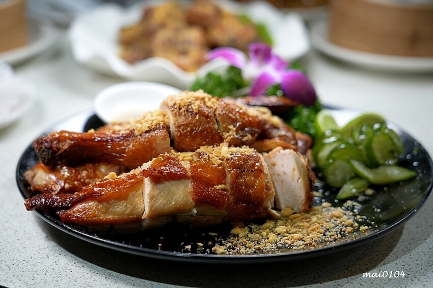 新北市新店區新店美食｜宸軒園粵菜海鮮（中興店）～芋泥香酥鴨、乾炒牛河粉、金沙子排道道經典美味，就在新店區公所捷運
