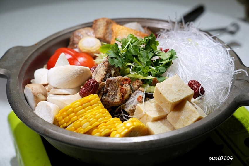 新北市新店區新店美食｜宸軒園粵菜海鮮（中興店）～芋泥香酥鴨、乾炒牛河粉、金沙子排道道經典美味，就在新店區公所捷運