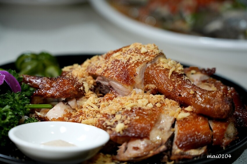 新北市新店區新店美食｜宸軒園粵菜海鮮（中興店）～芋泥香酥鴨、乾炒牛河粉、金沙子排道道經典美味，就在新店區公所捷運