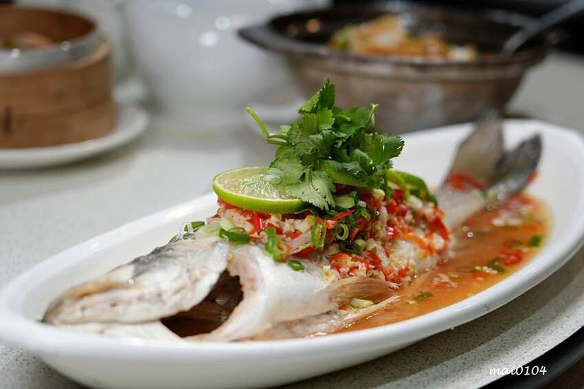 新北市新店區新店美食｜宸軒園粵菜海鮮（中興店）～芋泥香酥鴨、乾炒牛河粉、金沙子排道道經典美味，就在新店區公所捷運