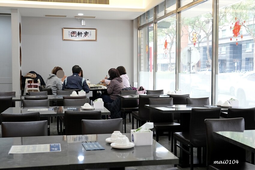 新北市新店區新店美食｜宸軒園粵菜海鮮（中興店）～芋泥香酥鴨、乾炒牛河粉、金沙子排道道經典美味，就在新店區公所捷運