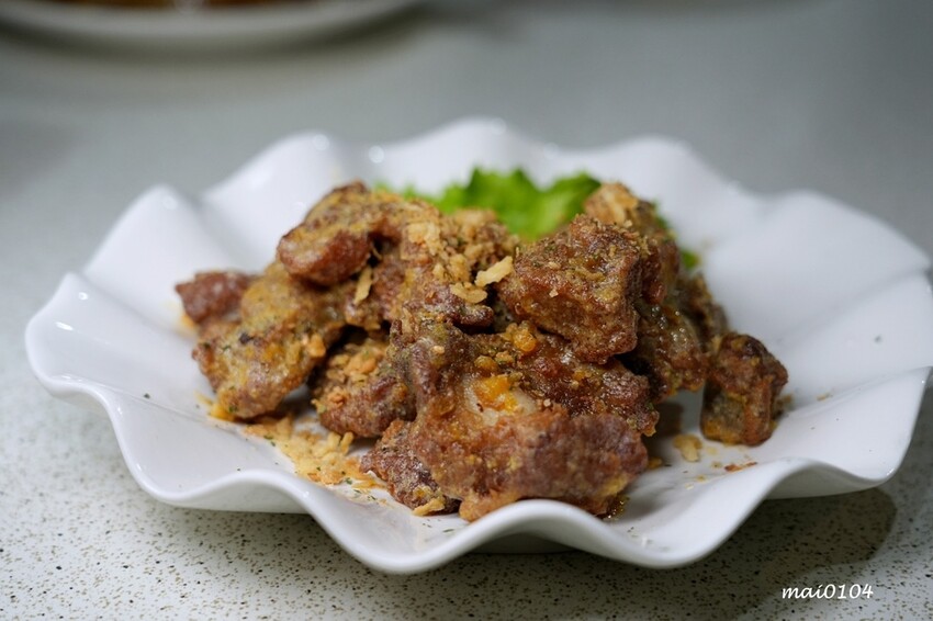 新北市新店區新店美食｜宸軒園粵菜海鮮（中興店）～芋泥香酥鴨、乾炒牛河粉、金沙子排道道經典美味，就在新店區公所捷運