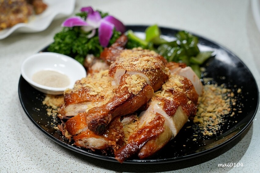 新北市新店區新店美食｜宸軒園粵菜海鮮（中興店）～芋泥香酥鴨、乾炒牛河粉、金沙子排道道經典美味，就在新店區公所捷運