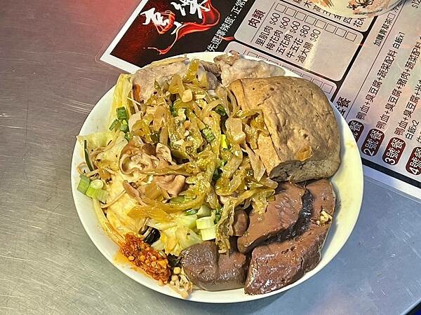 +(三重麻辣燙)享樂麻辣燙三重店~麻辣鴨血臭豆腐、各式蔬菜配