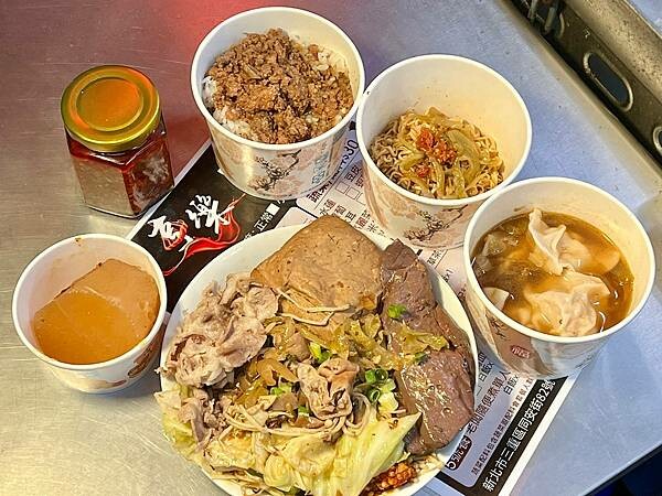 +(三重麻辣燙)享樂麻辣燙三重店~麻辣鴨血臭豆腐、各式蔬菜配