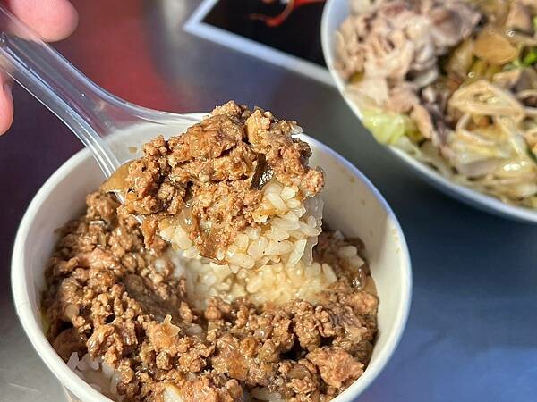 +(三重麻辣燙)享樂麻辣燙三重店~麻辣鴨血臭豆腐、各式蔬菜配