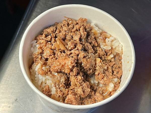 +(三重麻辣燙)享樂麻辣燙三重店~麻辣鴨血臭豆腐、各式蔬菜配