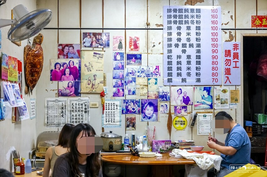 在地人帶路,生意超好的餛飩排骨麵,一碗要價160元味道如何呢?