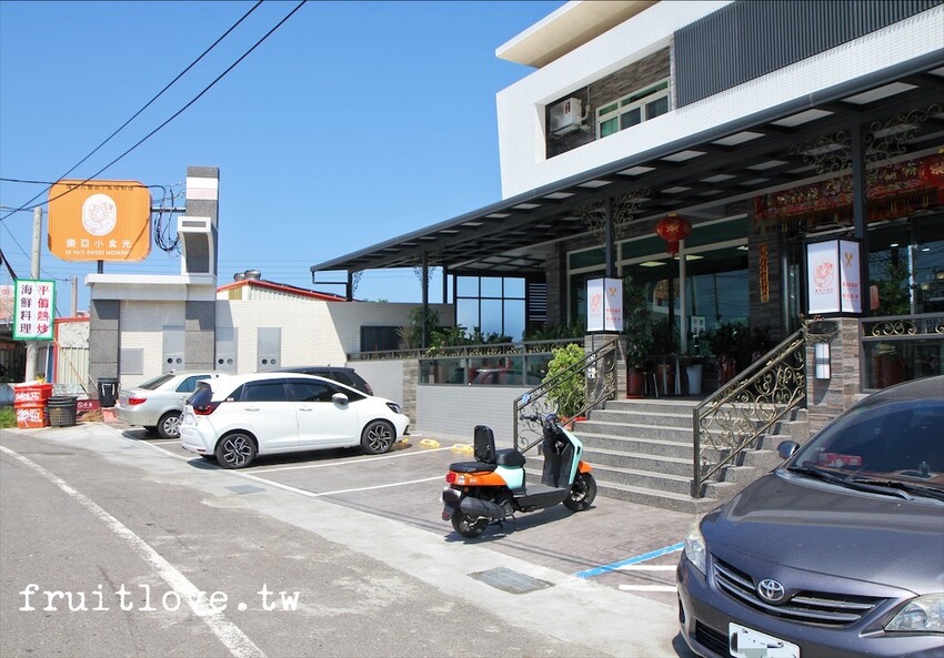 樂亞小食光⟩來東石漁人碼頭絕不能錯過這間寵物友善熱炒店,環境乾淨舒適,重點蚵仔新鮮又肥美,嘉義東石美食 @果果愛Fruitlove