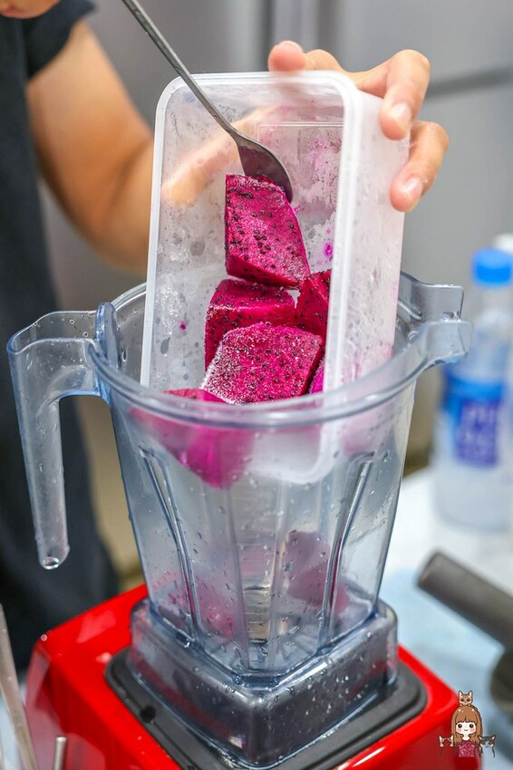 新開幕，新鮮現打果汁不加水不加糖，口感濃郁好喝！可愛店貓當家超療癒